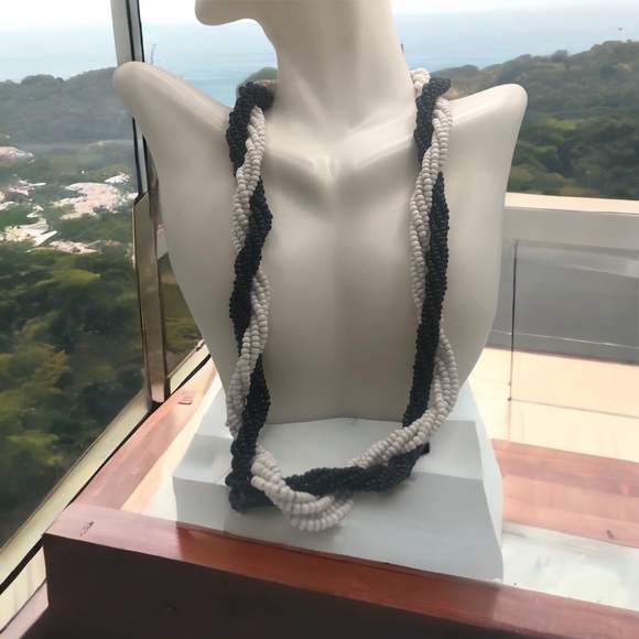 Vintage/Modern Jewelry Mystery Bundle Plus Bonus 40 Free Earrings NWT/Pre-Loved - Picture 7 of 16